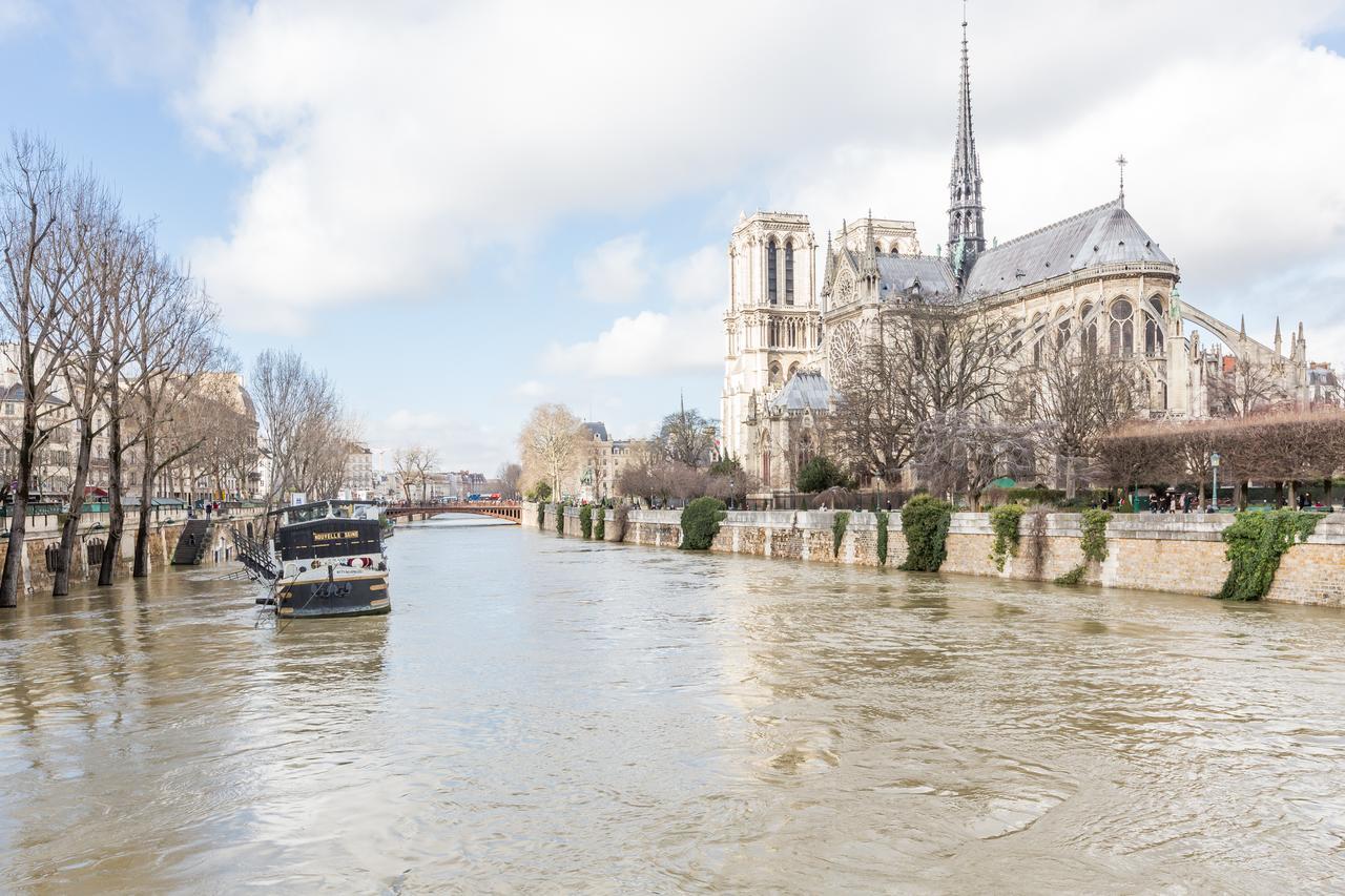 Veeve - Overlooking The Seine On Ile De La Cite Párizs Kültér fotó